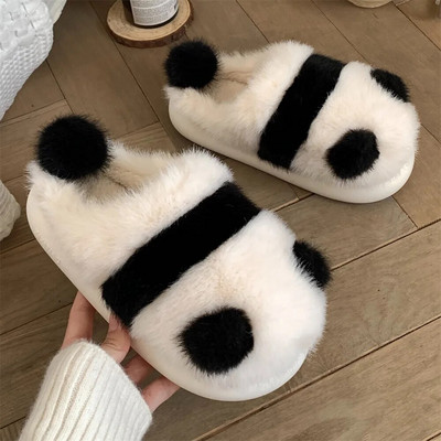 Зимни дамски чехли със сладка панда Топли плоски домашни чехли с пухкава козина Анимационни затворени пързалки Дебела подметка Меки облачни памучни обувки