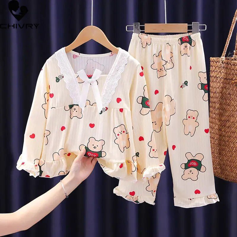 Nauji 2023 m. mergaičių pižamų rinkiniai Mieli animaciniai meškiukai, braškiniai ilgomis rankovėmis nėriniuoti marškinėliai su kelnėmis Kūdikių pavasario miego namų drabužiai