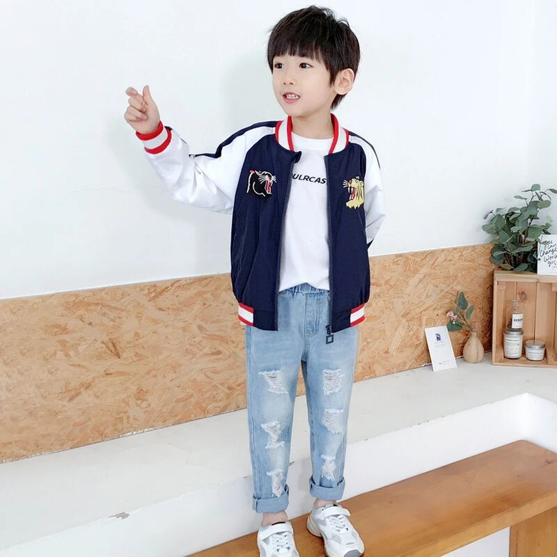 Tavaszi Fiúk Lányok Lyukas Farmer nadrágok Gyerekruhák Rajzfilm Print Gyerek Farmer Nadrágok Baba Pamut alkalmi nadrágok 2-7 éves korig