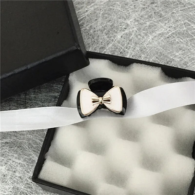 Elegáns kamélia gyöngy hajkarmok kapcsok hajfogantyúk nőknek 2021 rózsavirág strasszos akril hajkiegészítők bilincsek nagykereskedelme