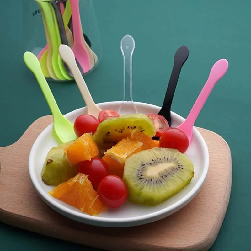 100 vnt Mini plastikiniai šaukšteliai vienkartiniai ledų desertiniai šaukštai užkandis plastikinis šaukštas vakarėlio reikmenims Desertinis šaukštas