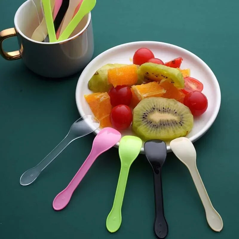 100 vnt Mini plastikiniai šaukšteliai vienkartiniai ledų desertiniai šaukštai užkandis plastikinis šaukštas vakarėlio reikmenims Desertinis šaukštas