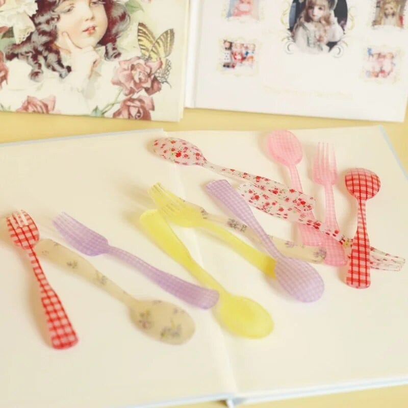 Plastikinių šakučių šaukštų rinkinys Akrilo šakutės Šaukštas Tortas Desertas Stalo reikmenys Senoviniai stalo reikmenys Gėlės arbatiniai šaukšteliai fotografijos reikmenys