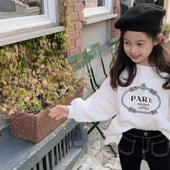 2023-as új őszi, téli lányok hosszú ujjú betűs póló gyerekeknek meleg polár felsők lányruhák