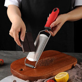 Sūrio trintuvė ir citrinų žievelė su apsauginiu dangteliu, valymo šepetėliu iš nerūdijančio plieno sūrio pjaustyklės, saugios plauti indaplovėje virtuvės įtaisas