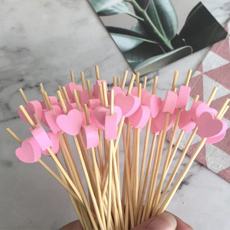 100x Love Heart Bamboo Pick Svédasztalos étel Cupcake Gyümölcs koktél Villa Desszert Saláta Rúd Piknik Esküvői Parti Házi kellékek