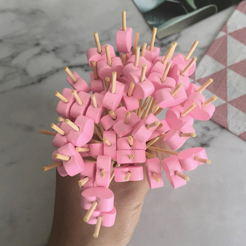 100x Love Heart Bamboo Pick Svédasztalos étel Cupcake Gyümölcs koktél Villa Desszert Saláta Rúd Piknik Esküvői Parti Házi kellékek