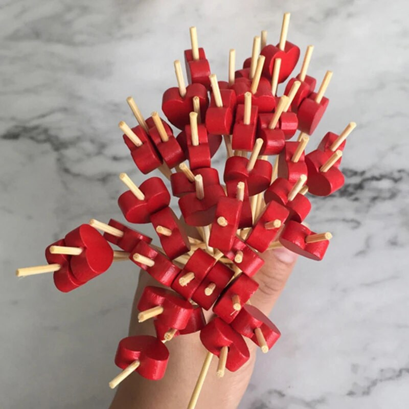 100x Love Heart Bamboo Pick Svédasztalos étel Cupcake Gyümölcs koktél Villa Desszert Saláta Rúd Piknik Esküvői Parti Házi kellékek