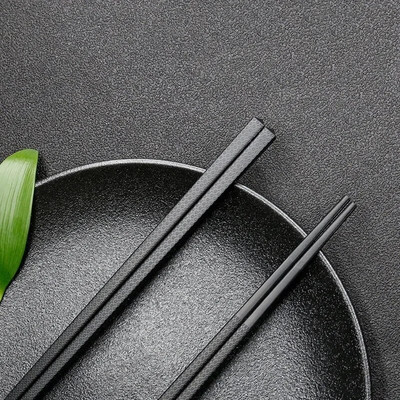 1 чифт пръчици за многократна употреба Многостилови нехлъзгащи суши Hot Pot Stick хранителни пластмасови японски пръчици