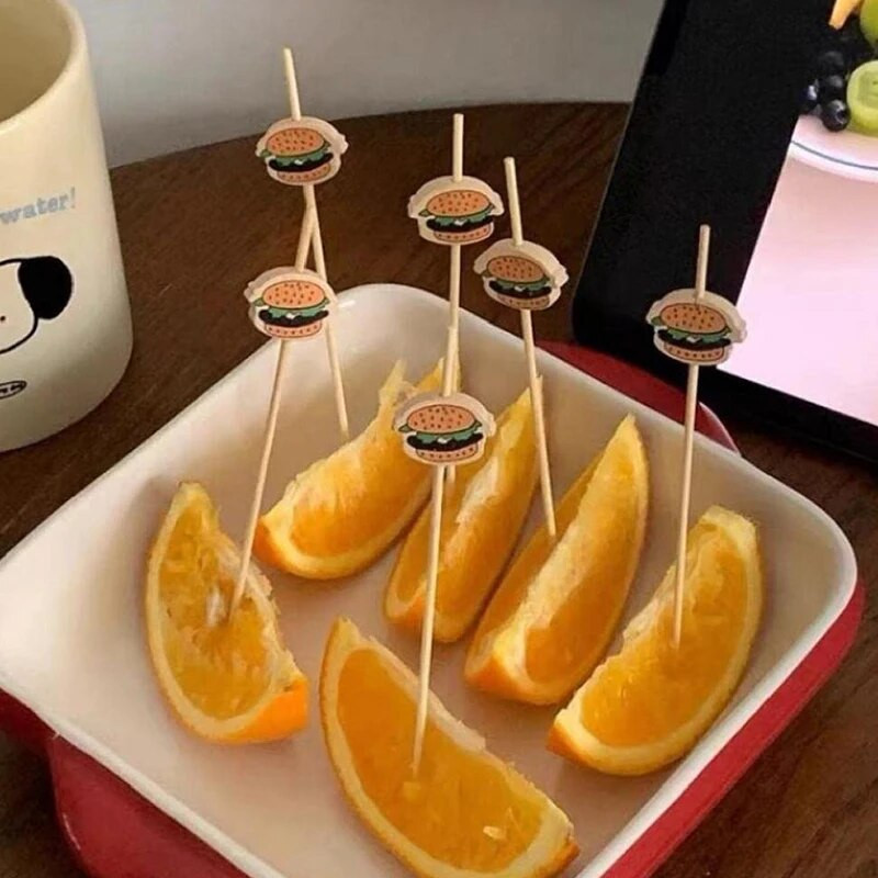 100 vnt. Mėsainių papuoštos bambukinės lazdelės Vienkartinės vaisių lazdelės Užkandžių iešmeliai Vakarėlis švediškas stalas Bambuko maisto rinkiniai Sumuštinių dekoravimas