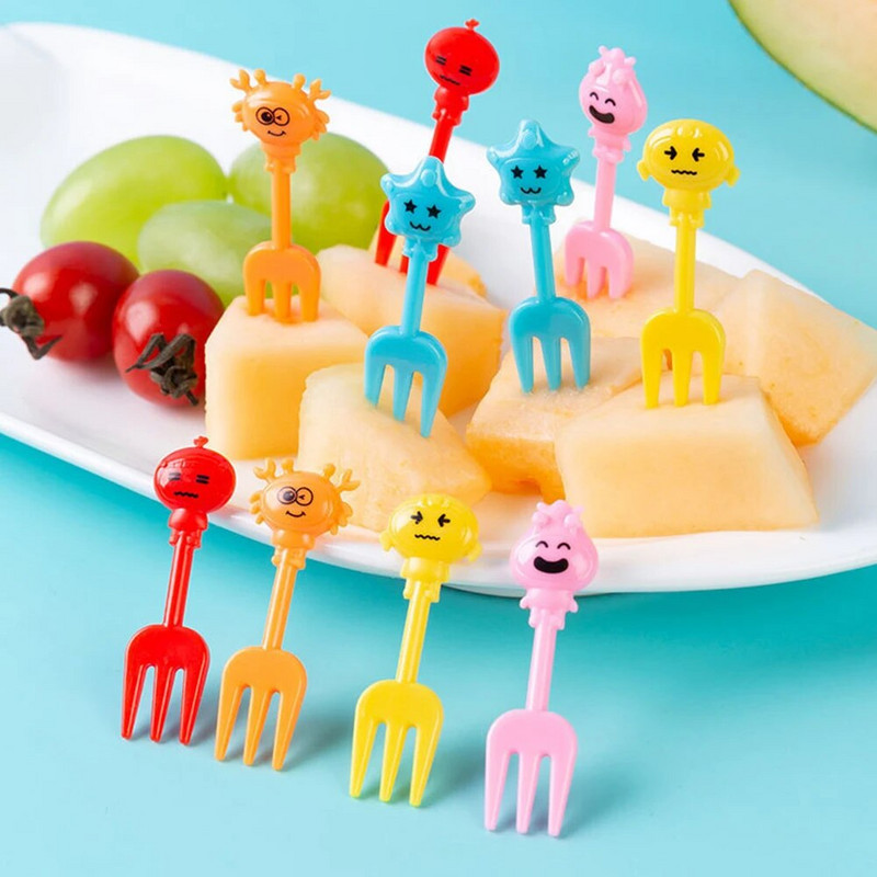 10 db/Szett Mini Nyársak Aranyos Rajzfilm Kawaii Ebéd Bento Doboz Élelmiszer Gyümölcs Pick Villarudak Büfé Szendvicslapátok Dekor villa