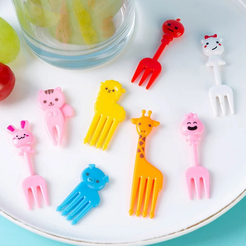 10 db/Szett Mini Nyársak Aranyos Rajzfilm Kawaii Ebéd Bento Doboz Élelmiszer Gyümölcs Pick Villarudak Büfé Szendvicslapátok Dekor villa