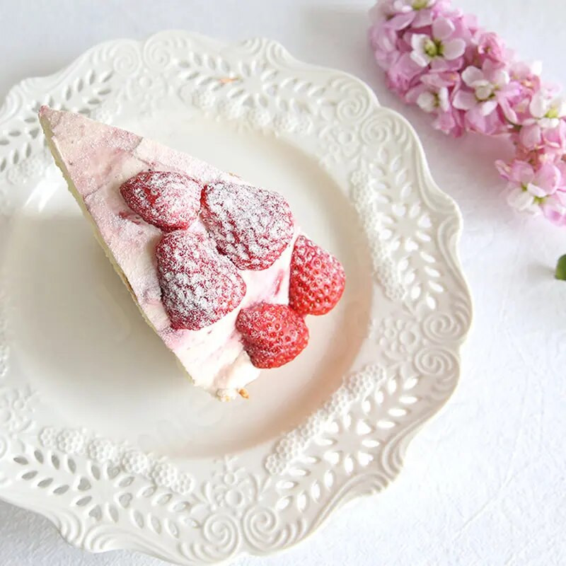 Moodne reljeefne keraamiline õhtusöögitaldrik Prantsuse stiilis õõnestatud õhtusöögitaldrikud Steak-pastaroad Kook Magustoit Köögiviljad lauanõud