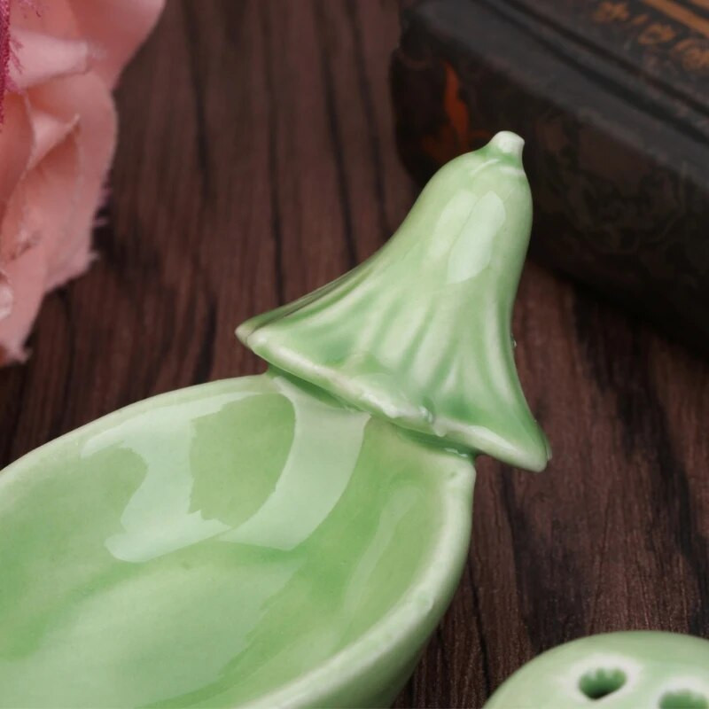 Μπιζέλια με καρυκεύματα σε κεραμικό σέικερ με αλατοπίπερο Σετ δώρων γάμου