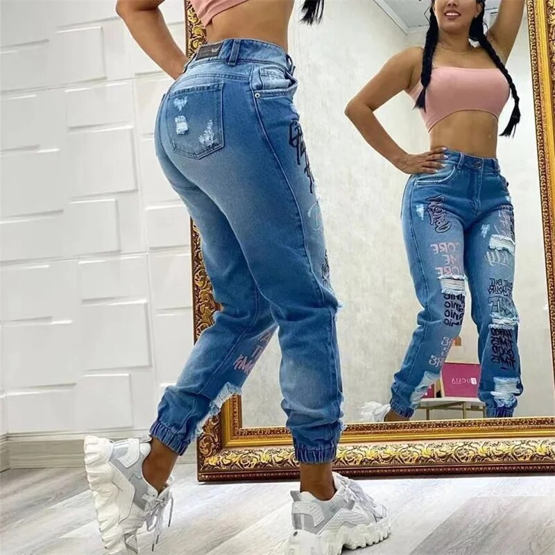 Mados abėcėlės spauda Tamprios kojos Pieštukas Džinsai Moteriškos Sulaužytos skylutės Džinsinės kelnės Moteriškos plonos vidurio juosmens sagos Prašmatnios kelnės