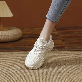 Νέα μόδα casual γυναικεία παπούτσια την άνοιξη 2023, απλά και ευέλικτα, μικρά λευκά παπούτσια με χοντρή σόλα