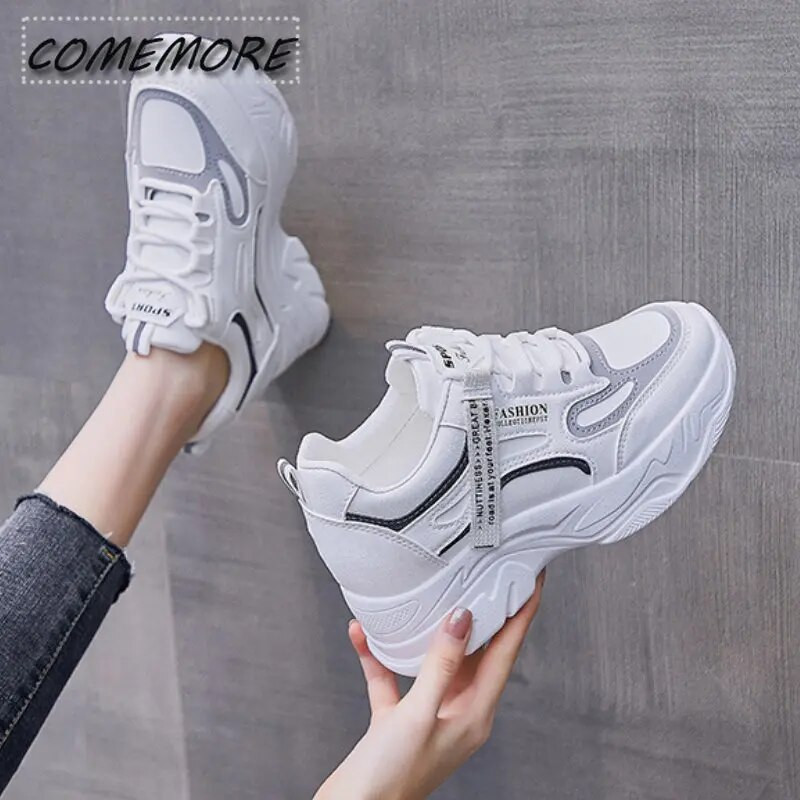 Balti sportiniai bateliai moterims Platforminis tenisas Moteriški vidinio ūgio bėgimo sportiniai batai moterims, laisvalaikio prabangūs dizainerio vulkanizuoti batai