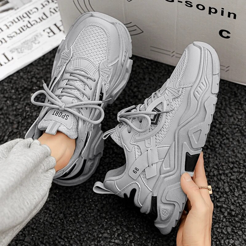 2024 Új férfi cipők vastag talpú Designer Sport Vulcanize cipők férfiaknak alkalmi cipők légáteresztő gyalogos cipők Zapatillas Hombre