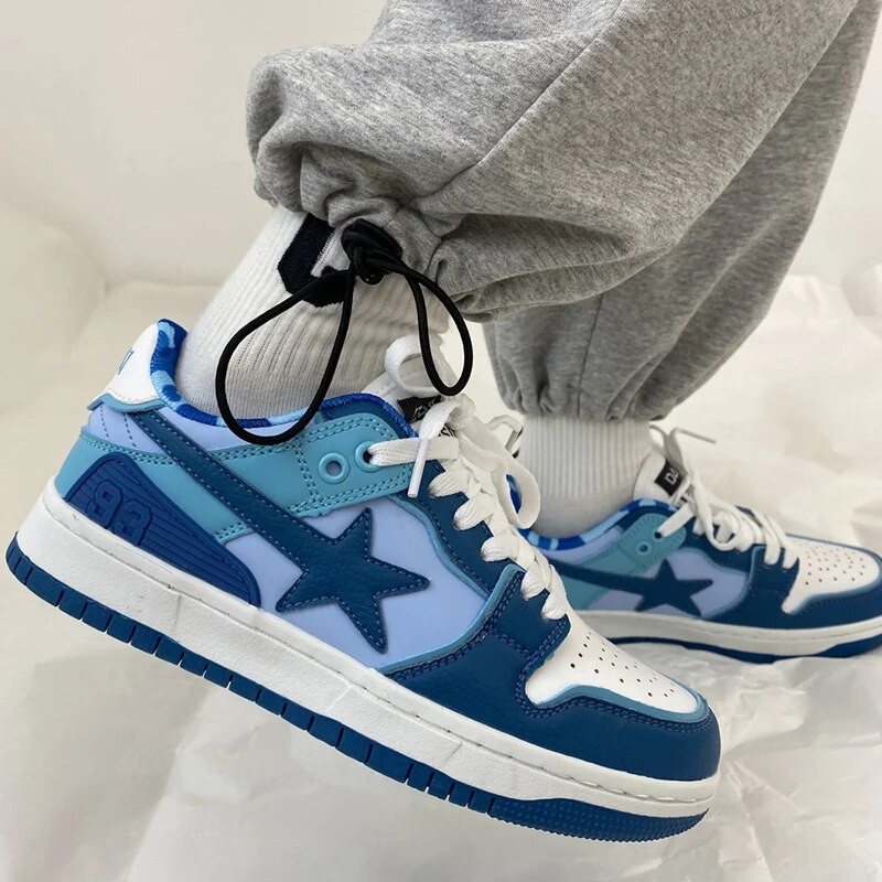 Cipele crne ploče, ženske dizajnerske smislene niše, jesen, slobodno vrijeme, plima, niska pomoć, američke retro tenisice za par