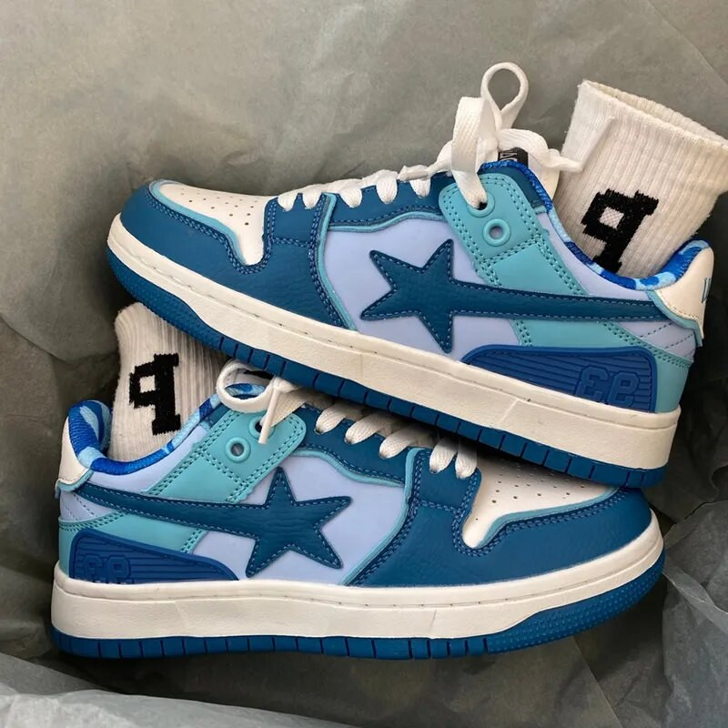 Cipele crne ploče, ženske dizajnerske smislene niše, jesen, slobodno vrijeme, plima, niska pomoć, američke retro tenisice za par