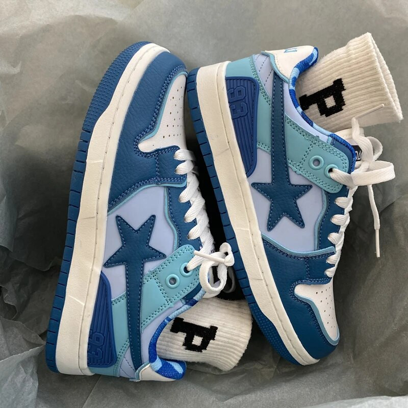 Cipele crne ploče, ženske dizajnerske smislene niše, jesen, slobodno vrijeme, plima, niska pomoć, američke retro tenisice za par