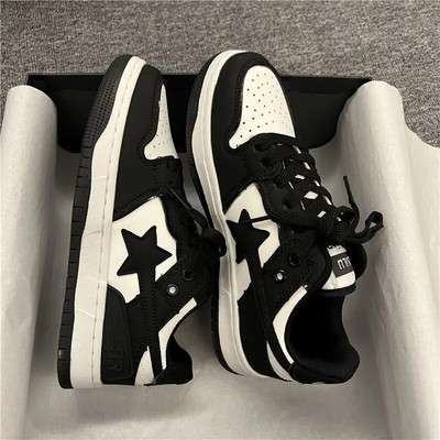 2023 tavasz Új Board Cipők Fekete-fehér színű Star Cipők Alacsony szárú alkalmi tornacipők Női cipők