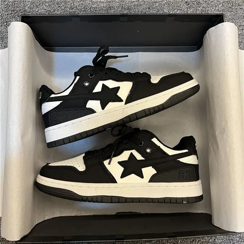 2023 tavasz Új Board Cipők Fekete-fehér színű Star Cipők Alacsony szárú alkalmi tornacipők Női cipők