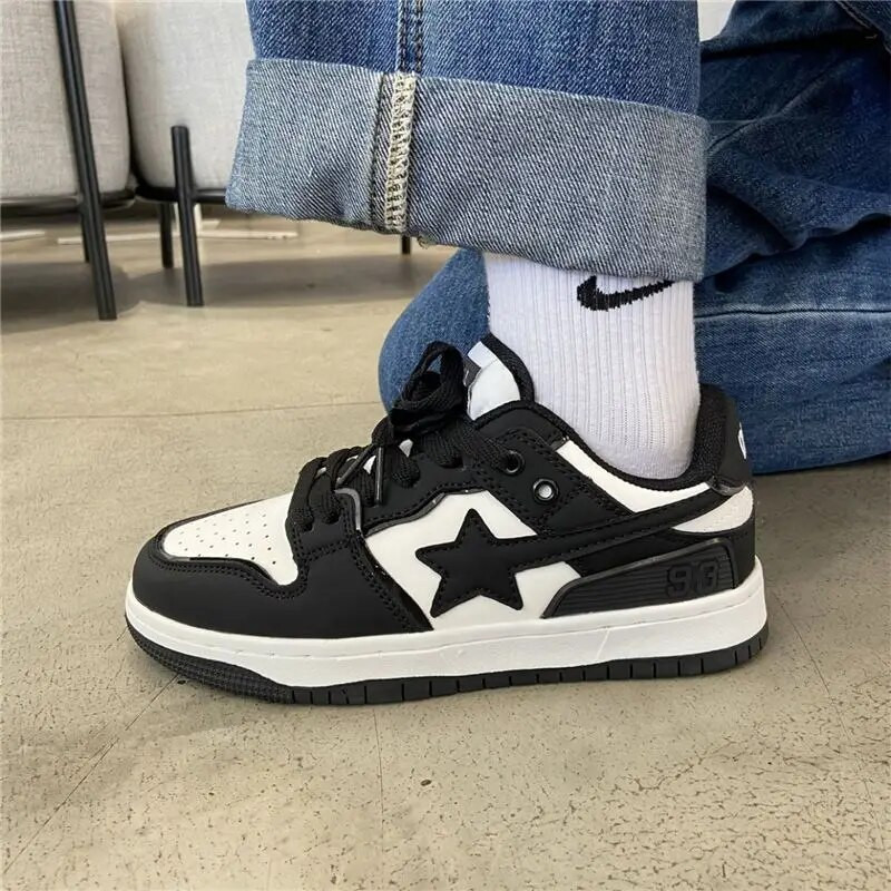 2023 tavasz Új Board Cipők Fekete-fehér színű Star Cipők Alacsony szárú alkalmi tornacipők Női cipők