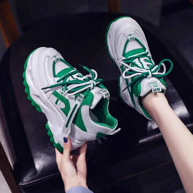 Madingi gėlėmis siuvinėti tinkleliai, kvėpuojantys moteriški sportbačiai su pleištu platforma Aukštakulniai suvarstomi batai Patogus ūgis didėjantis