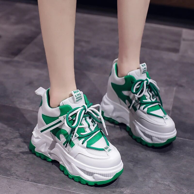 Madingi gėlėmis siuvinėti tinkleliai, kvėpuojantys moteriški sportbačiai su pleištu platforma Aukštakulniai suvarstomi batai Patogus ūgis didėjantis