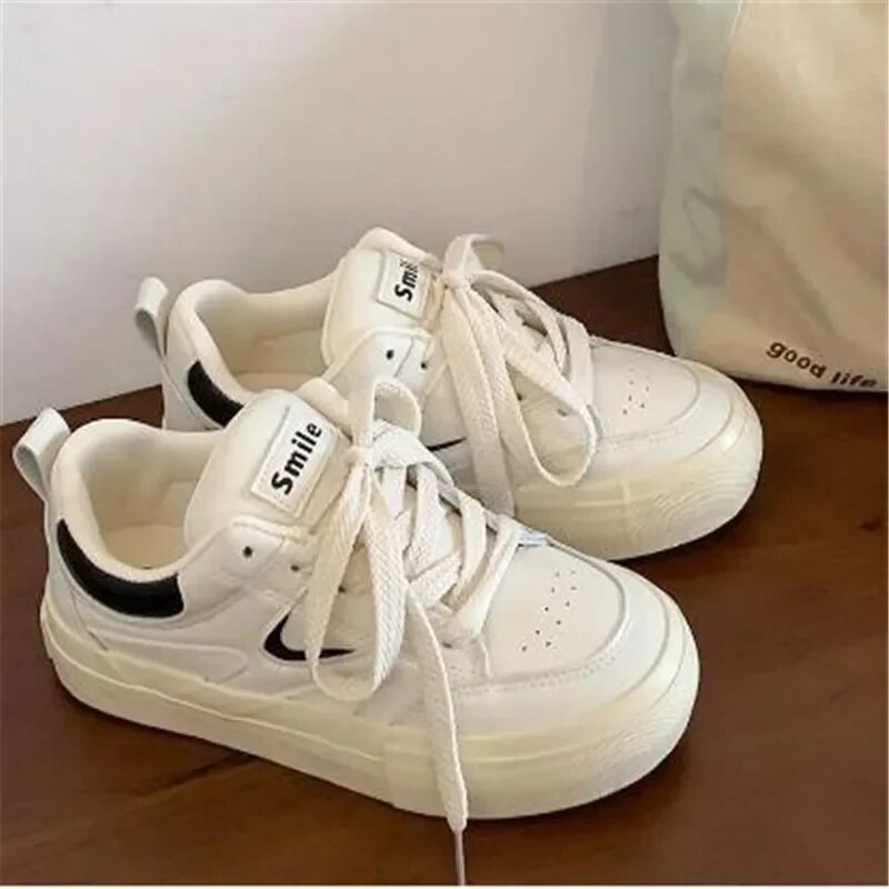 Ženske bijele cipele Prozračne tenisice Modne ravne ženske cipele 2022 Jesen Lagane sportske cipele za trčanje Zapatillas Mujer