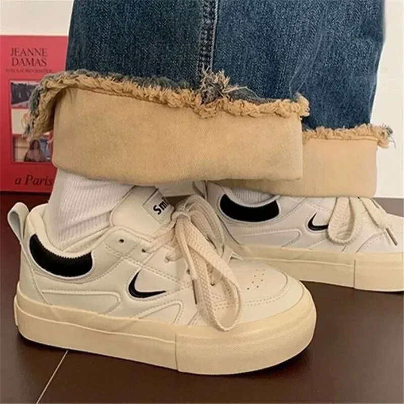 Ženske bijele cipele Prozračne tenisice Modne ravne ženske cipele 2022 Jesen Lagane sportske cipele za trčanje Zapatillas Mujer