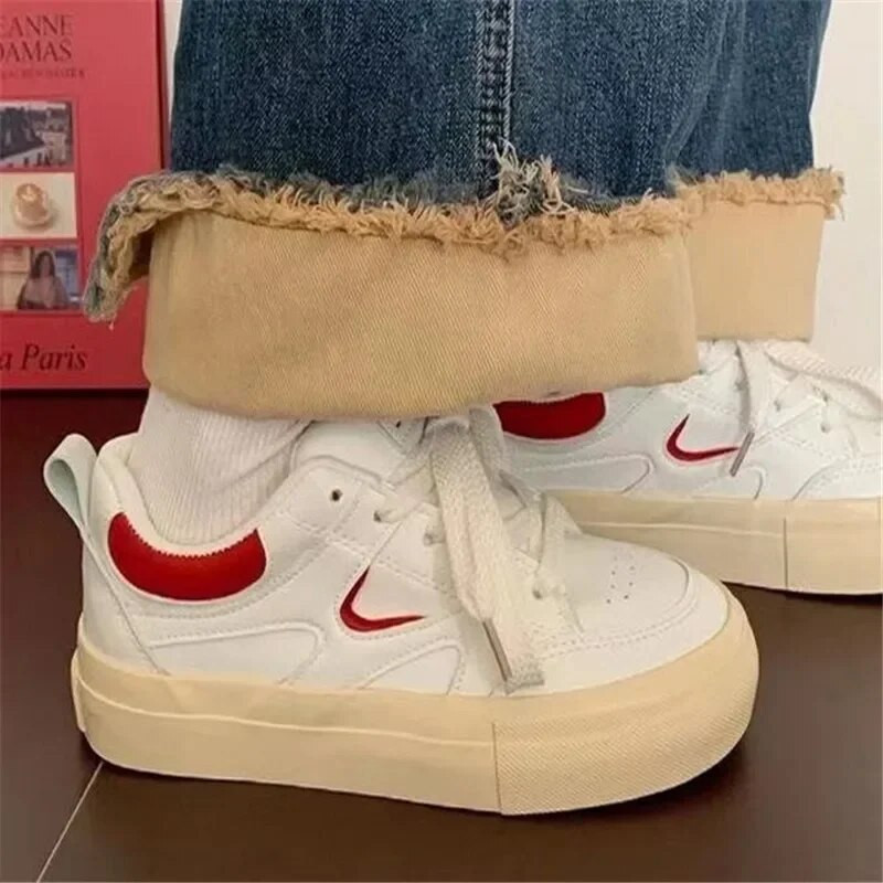 Ženske bijele cipele Prozračne tenisice Modne ravne ženske cipele 2022 Jesen Lagane sportske cipele za trčanje Zapatillas Mujer