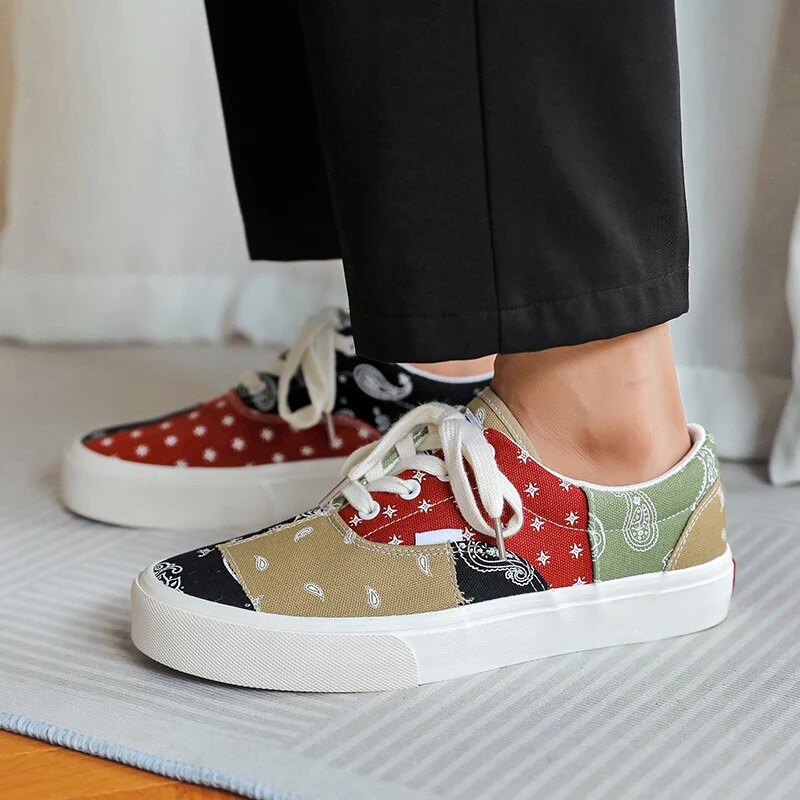 Hot Sale Fashion nyomtatott vászon cipők férfiaknak Alacsony árú, légáteresztő férfi gördeszka cipők Lapos vulkanizált cipők Espadrille Homme