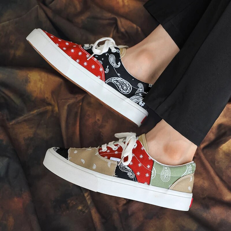 Hot Sale Fashion nyomtatott vászon cipők férfiaknak Alacsony árú, légáteresztő férfi gördeszka cipők Lapos vulkanizált cipők Espadrille Homme