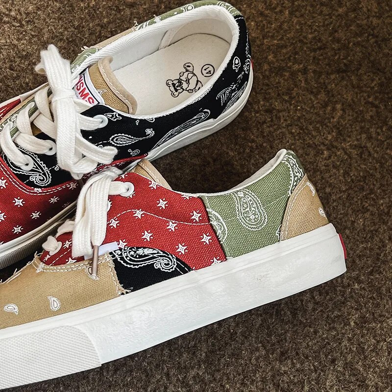 Hot Sale Fashion nyomtatott vászon cipők férfiaknak Alacsony árú, légáteresztő férfi gördeszka cipők Lapos vulkanizált cipők Espadrille Homme