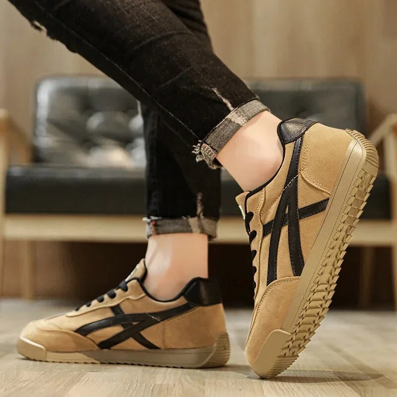 Nove jesenske muške tenisice od brušene kože 2023. Modne ravne cipele na vezanje za van, niske ležerne cipele s platformom za muškarce Tenisice za trčanje Protuklizne