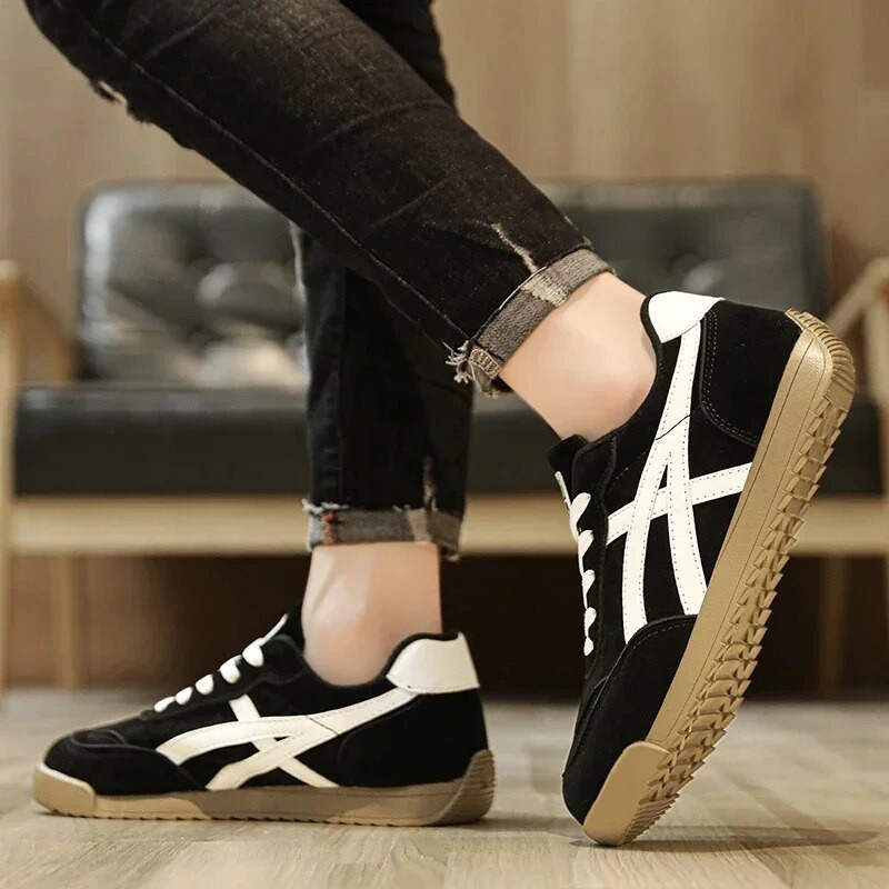 Nove jesenske muške tenisice od brušene kože 2023. Modne ravne cipele na vezanje za van, niske ležerne cipele s platformom za muškarce Tenisice za trčanje Protuklizne