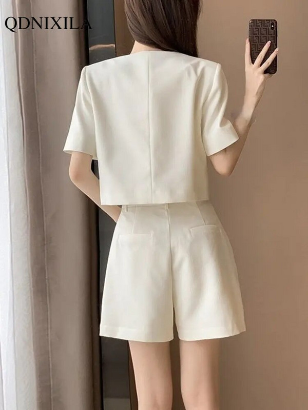 Ženska ljetna odijela za 2023. Kratki kompleti korejskog šika i elegantnog V-izreza, bež top, modni dvodijelni komplet širokih kratkih hlača Ženska odjeća