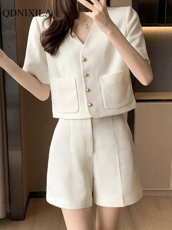 Ženska ljetna odijela za 2023. Kratki kompleti korejskog šika i elegantnog V-izreza, bež top, modni dvodijelni komplet širokih kratkih hlača Ženska odjeća