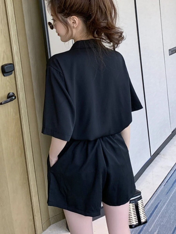 2023. évi nyári női új, nagyméretű, hozzáillő rövidnadrág szettek koreai laza divatos elegáns kardigán felső, széles szárú rövidnadrág kétrészes szett