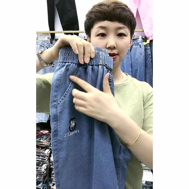 2022 m. vasara Naujoji Korėja mados moterų elastingas juosmuo Laisvos medvilnės džinsinės kelnės Haremas Visiškai suderintos laisvalaikio siuvinėjimo džinsai V959