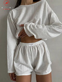 Set de 2 bucăți, ocazional, de culoare solidă, pentru femei, cu design scobit, cu mânecă lungă, cu gâtul în formă de O, Top scurt + pantaloni scurți cu talie elastică