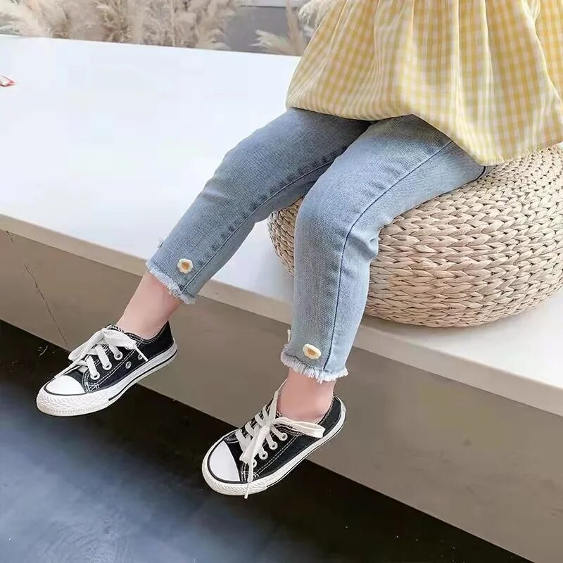 Κοριτσίστικα τζιν μοντέρνα ανοιξιάτικα και φθινοπωρινά νέου στυλ Ξένα παιδικά λουλούδια παντελόνια