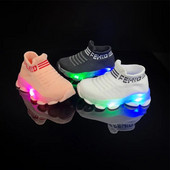 Pantofi cu LED-uri pentru bebeluși Dimensiune 21-30 Băieți Pantofi luminoși Fete Pantofi cu lumină strălucitoare pentru bebeluși Primii plimbări Copii Pantofi sport la modă
