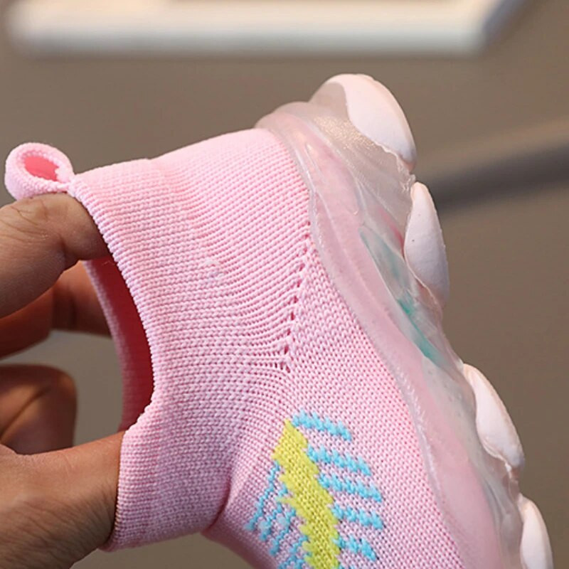 Rudenį nauji LED apšvietimai vaikiški batai kvėpuojantys megztos kojinės batai berniukams laisvalaikio sportbačiai mergaitėms švytintys bėgimo bateliai tenisas