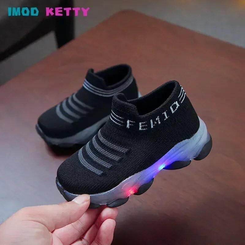 Tenisice Dječje Hot Selling Artikl 2023. Proljeće i ljeto Novi stil Djevojčice Dječaci Slovo Mrežaste Led Svjetleće čarape Tenisice Cipele