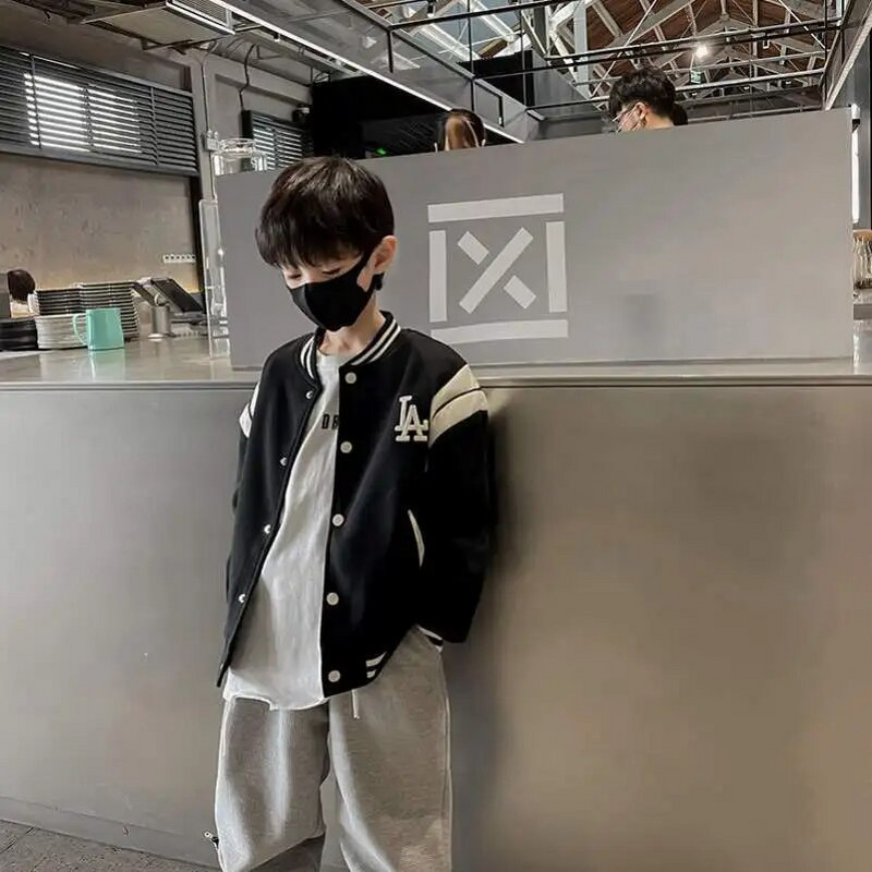 Berniuko striukė Striukė vaikiška striukė nuo vėjo striukė Vaikiškas paltas pavasario armija berniukui bombonešis striukė žalias ruduo