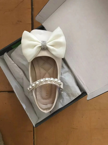 Нови сватбени обувки за момичета с цветя за бебета Детски апартаменти Обувки за принцеса с низ мъниста Обувки за рокли с перлени каишки Обувки за танцово парти за малко дете