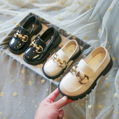Gyerekcipők lányoknak 2022 tavaszi és őszi új divatos puha hercegnős Lolita stílusú mokaszin cipők fémcsatos klasszikus